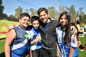 Foto de Axel Kicillof firm un convenio con Critas para la realizacin de la Copa Mugica