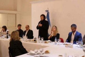 Foto de Milei recibe con asado a los gobernadores para agradecerles el apoyo al veto a universidades