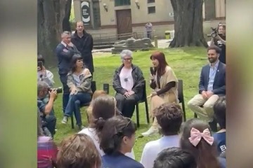 Cristina se reunió con estudiantes en la Universidad de las Artes tras el flashmob de Lali en Once