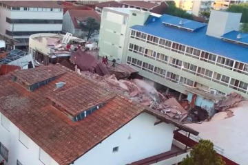 Se derrumbó un hotel en Villa Gesell:  encontraron muerto a un jubilado y rescataron a una mujer