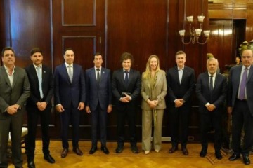 Los ataques a Alfonsín, obras, el futuro de Aerolíneas Argentinas y la Hidrovía: la reunión de Milei con gobernadores radicales 