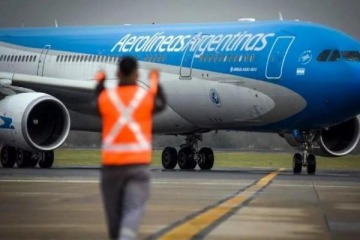 El Gobierno exigió a los gremios aeronáuticos una propuesta para no cerrar Aerolíneas Argentinas