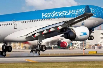 Los pilotos seguirán negociando con Aerolíneas Argentinas y acordaron una tregua temporaria 