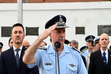 Foto de El Gobierno ech al jefe de la Fuerza Area por utilizar aviones militares para "fines particulares"