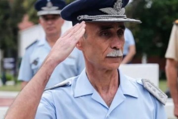 El Gobierno oficializó a Gustavo Javier Valverde como el nuevo jefe de la Fuerza Aérea