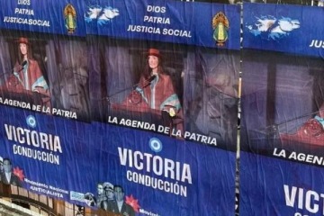 Los Villarruelines descolgaron los "carteles peronistas" de "Victoria Conducción" y apuntaron a CFK