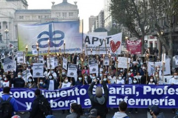 Enfermeros porteños marcharon para reclamar la inclusión en el régimen de profesionales de la salud