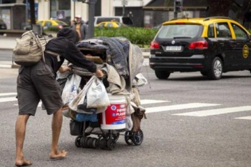 Según un informe del Gobierno, la pobreza bajó en el tercer trimestre del año a 38,9%