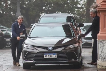 Por qué una decisión de Toyota complicó a Caputo e hizo caer 600 millones de las reservas del BCRA