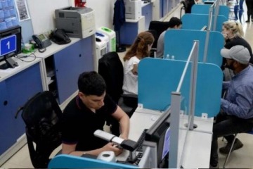 Salarios: prorrogan una medida que pone techo a las paritarias de los estatales