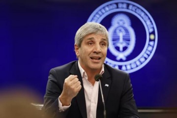 Caputo justificó la suba de los precios en diciembre por motivo de las "fiestas" y las "vacaciones"