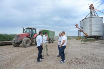 Achával recorrió las ciudades de América y Henderson junto a los intendentes locales