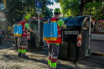 Macri y su lucha contra el mal olor: el Gobierno porteño rociará 33 mil contenedores de basura con fragancia a limón 