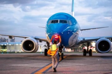 Insólito: Aerolíneas Argentinas comienza a ofrecer servicios a Jetsmart