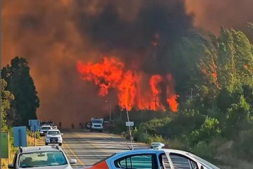 Incendios en el Sur: El Bolsón y Puerto Madryn tienen focos activos y buscan frenar el avance del fuego