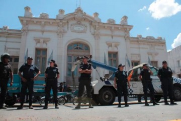 Crimen del delivery en Moreno: tension en la Municipalidad en reclamo de justicia y hay al menos 15 detenidos