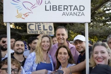 Karina Milei y Manuel Adorni afiliaron vecinos a La Libertad Avanza en Recoleta