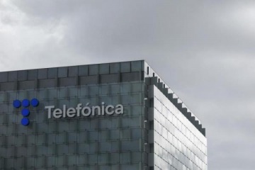 El Gobierno de Milei investigará la venta de Telefónica al Grupo Clarín por la posible "formación de un monopolio"