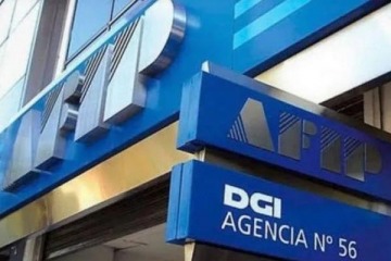 El Gobierno intensifica la motosierra en el Estado: eliminará 695 cargos en la DGI