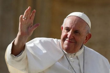 El papa Francisco salió de su "fase crítica", pero no participará de la misa por el Miércoles de Ceniza