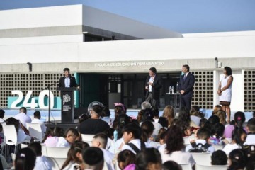 Axel Kicillof dio inicio a las clases y apuntó contra Javier Milei por el desfinanciamiento de la educación pública