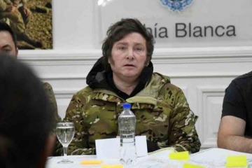 Tras días de espera, Milei llegó a Bahía Blanca para supervisar la asistencia a las víctimas del temporal