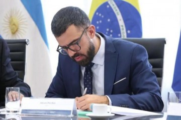 Renunció el funcionario que debía analizar la fusión entre Telefónica y Telecom