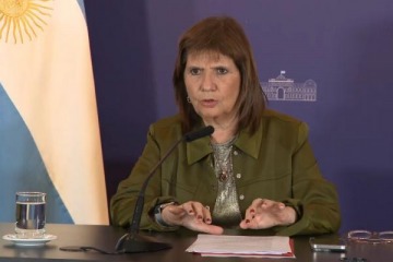 Bullrich presentó el proyecto de Ley Antibarras que crea la figura de "Asociación ilícita deportiva"