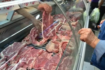 Crisis económica: la carne aumentó dos veces en 10 días y el consumo está derrumbado