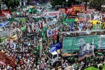 Paro nacional de la CGT: la protesta contra el "ajuste feroz" sería el 9 o 10 de abril y no habrá colectivos ni trenes