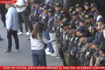 Villarruel salió a la calle: el acting de la Vicepresidenta frente a los policias