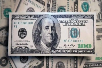 El Gobieno no puede contrar al dólar y el blue quedó a un paso de la barrera de los $1.300