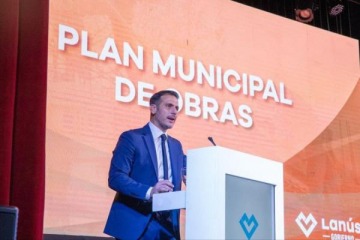 El plan de Julián Álvarez en Lanús para pavimentar más de 360 cuadras y hacer más de 1000 bacheos para mitad de año pese al ajuste de Milei