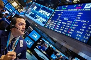 Foto de Las acciones argentinas cayeron hasta un 7,1% en Wall Street y el Merval retrocede por tercera jornada consecutiva