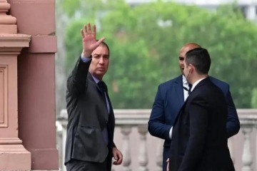 Foto de Santilli se reúne con el gobernador de Santiago del Estero en medio de la redefinición del mapa legislativo