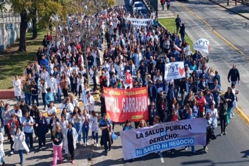 Foto de Trabajadores del Hospital Garrahan convocan a un abrazo simbólico en rechazo a los 44 profesionales sumariados