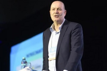 Foto de Gimnasia dejó afuera a Sturzenegger por una deuda y el ministro no pudo votar