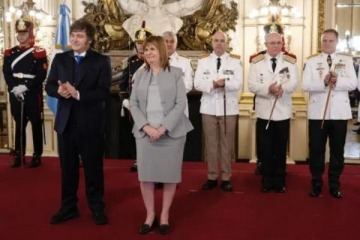 Foto de Milei encabezó la entrega de sables en el último acto de Bullrich como ministra