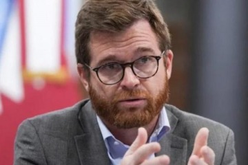 Foto de Massot cruzó otra vez a Milei: ahora lo acusó de “barrabrava” en plena crisis económica