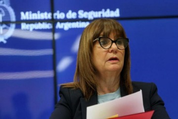 Foto de Bullrich celebró la restricción a la actividad gremial remunerada: “Diez horas pagas, el resto a laburar”