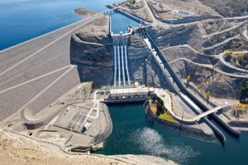 Foto de Con la firma de los contratos, el Gobierno deja en manos privadas las represas del Comahue