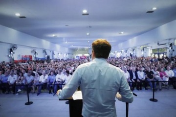 Foto de "Vamos a construir una alternativa nacional": Kicillof encabezó un acto en Ensenada y volvió a disparar contra Milei