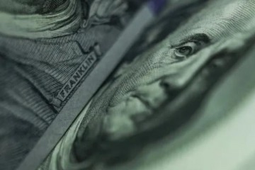 Foto de El dólar oficial retrocede y el CCL acompaña, pero la brecha cambiaria se mantiene por encima del 6%