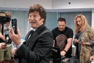 Foto de "Abróchense los cinturones": el posteo navideño que hizo Javier Milei en redes y después se arrepintió y borró