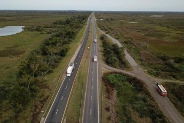 Foto de El Gobierno firma los primeros contratos para privatizar rutas nacionales: los peajes en la mira