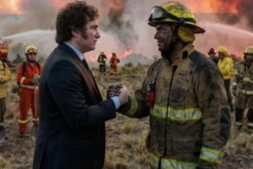 Foto de Insólito: mientras avanzan los incendios en Chubut, Javier Milei compartió una foto con brigadistas, pero hecha con IA