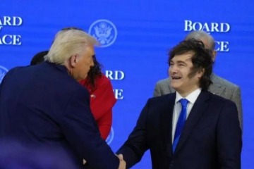 Foto de Consejo de la Paz: Milei firmó la sumisión a la "ONU" de Trump que costará USD 1000 millones