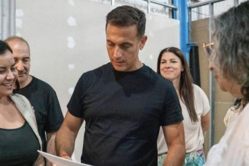 Foto de Julián Álvarez supervisó trabajos históricos para una institución educativa de Lanús