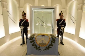 Foto de El Gobierno le quita la custodia al Museo Histórico Nacional y entrega el sable corvo de San Martín al Regimiento de Granaderos