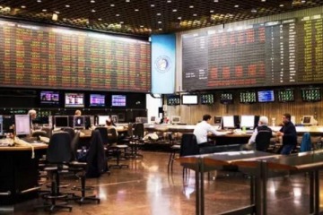 Foto de Febrero arrancó con señales de alerta en los mercados mientras el riesgo país se sostuvo debajo de los 500 puntos